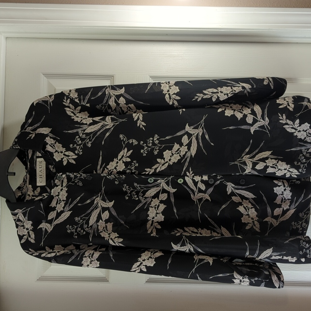 Chaus‎ Woman Size 16 Black White Floral Button Front Blouse Long Sleeve 641